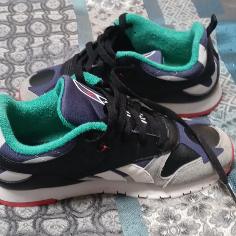 Reebok - Picture 2 of 3